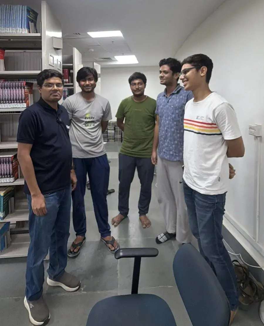 Saransh Sir spoke with students about maintaining a proper sleep cycle, reducing unnecessary phone dependence